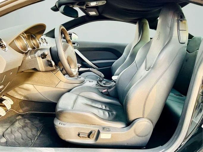 Подержанный Peugeot RCZ I, 1.6 л, 2011 в Дубае от Mirza Automobile FZE Черный цвет. Японская | AUTO.AE