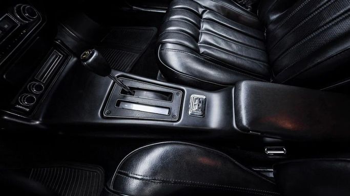 Подержанный Pontiac Firebird II, 6.6 л, 1976 в Дубае от Al Ain Class Motors Черный цвет. Американская | AUTO.AE