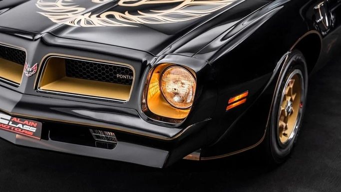 Подержанный Pontiac Firebird II, 6.6 л, 1976 в Дубае от Al Ain Class Motors Черный цвет. Американская | AUTO.AE