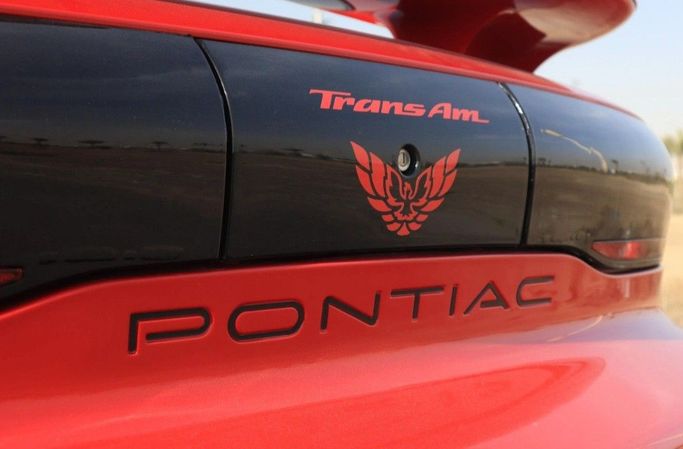 Подержанный Pontiac Firebird IV, 5.7 л, 1993 в Дубае Красный цвет. Американская | AUTO.AE