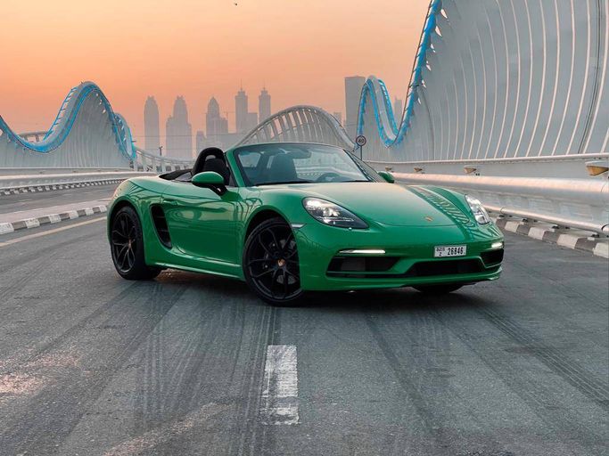 Porsche 718 Boxster S رابعا 718 (982), 2023 رياضي رودستر للتأجير في في دبي من Lite Rent، اللون أخضر | AUTO.AE
