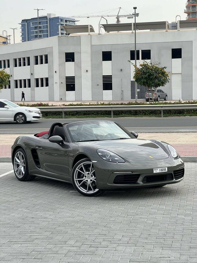 Porsche 718 Boxster S رابعا 718 (982), 2025 رياضي رودستر للتأجير في في دبي من Lite Rent، اللون أسود | AUTO.AE