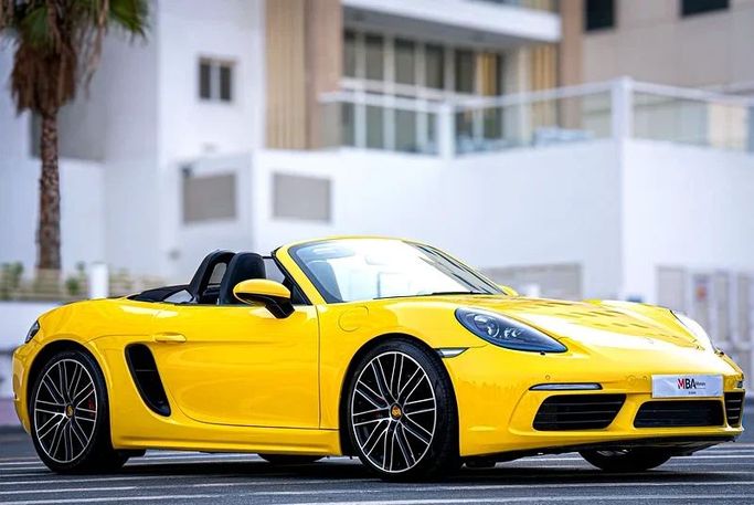 Подержанный Porsche 718 Boxster GTS IV 718 (982), 4.0 л, 2024 в Дубае от MBA Motors Желтый цвет. Other | AUTO.AE