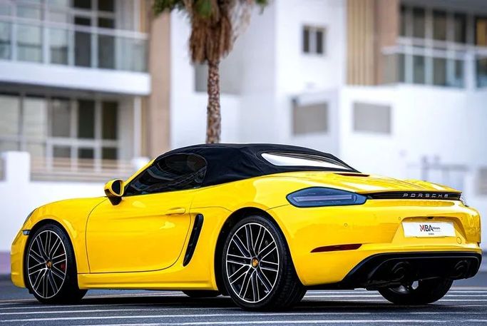 Подержанный Porsche 718 Boxster GTS IV 718 (982), 4.0 л, 2024 в Дубае от MBA Motors Желтый цвет. Other | AUTO.AE