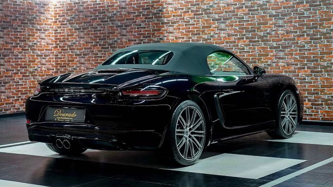 Новый Porsche 718 Boxster S IV 718 (982), 2.5 л, 2023 в Дубае от Dourado Luxury Car Черный цвет. Европейская | AUTO.AE