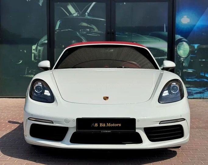 Подержанный Porsche 718 Boxster IV 718 (982), 2.0 л, 2023 в Дубае от 8 Ba Motors Белый цвет. Европейская | AUTO.AE