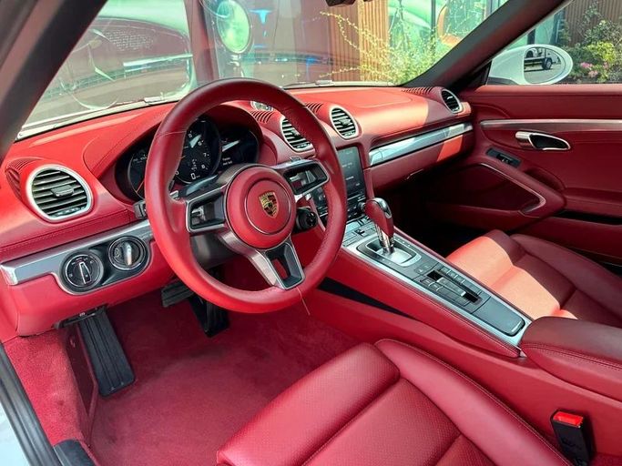 Подержанный Porsche 718 Boxster IV 718 (982), 2.0 л, 2023 в Дубае от 8 Ba Motors Белый цвет. Европейская | AUTO.AE