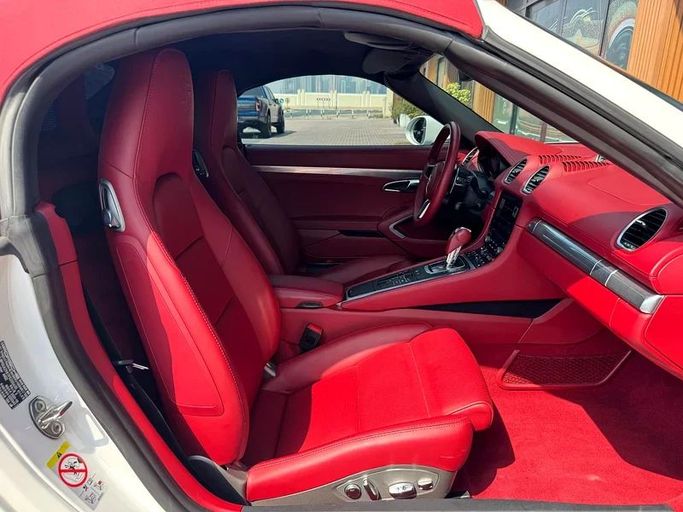 Подержанный Porsche 718 Boxster IV 718 (982), 2.0 л, 2023 в Дубае от 8 Ba Motors Белый цвет. Европейская | AUTO.AE