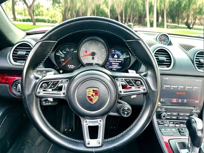 Подержанный Porsche 718 Boxster IV 718 (982), 2.0 л, 2017 в Дубае от Andaleeb Cars Красный цвет. GCC | AUTO.AE