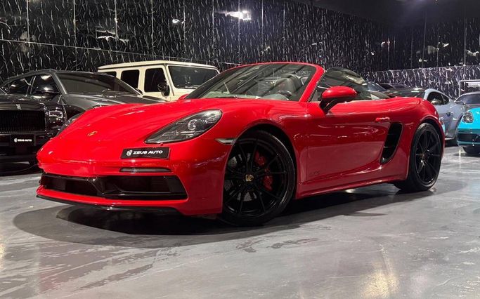 Подержанный Porsche 718 Boxster GTS IV 718 (982), 2.5 л, 2018 в Дубае от Zeus Motors Красный цвет. GCC | AUTO.AE