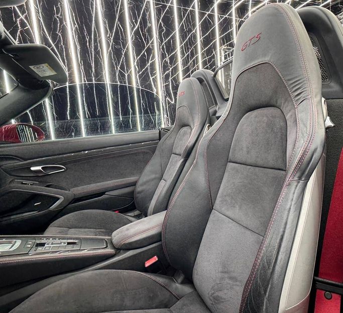 Подержанный Porsche 718 Boxster GTS IV 718 (982), 2.5 л, 2018 в Дубае от Zeus Motors Красный цвет. GCC | AUTO.AE