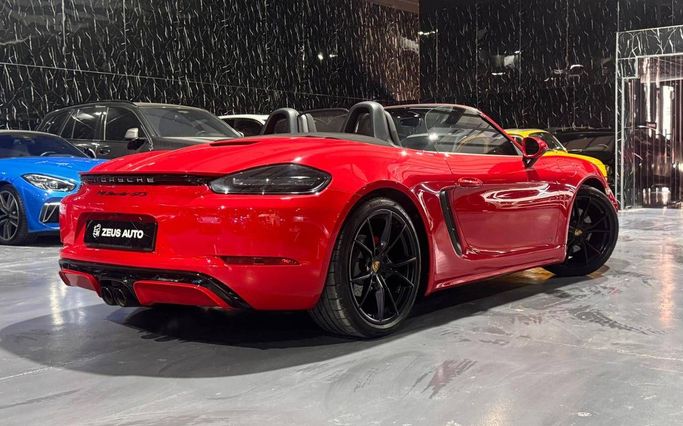 Подержанный Porsche 718 Boxster GTS IV 718 (982), 2.5 л, 2018 в Дубае от Zeus Motors Красный цвет. GCC | AUTO.AE