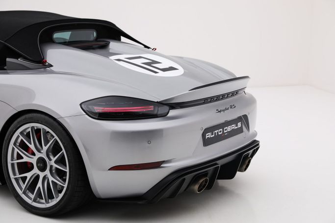 Подержанный Porsche 718 Spyder  RS I (982), 4.0 л, 2025 в Дубае от AUTO DEALS Серебристый цвет. GCC | AUTO.AE