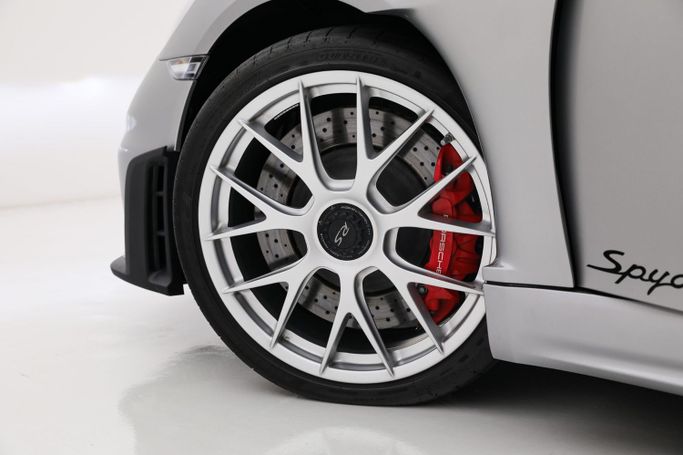 Подержанный Porsche 718 Spyder  RS I (982), 4.0 л, 2025 в Дубае от AUTO DEALS Серебристый цвет. GCC | AUTO.AE