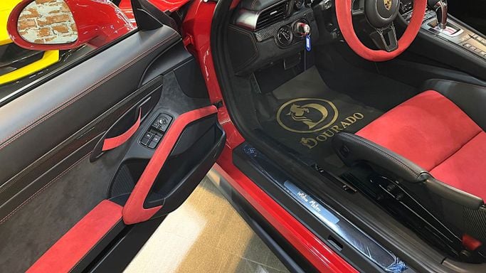 Новый Porsche 911 GT2 991, 3.8 л, 2019 в Дубае от Dourado Luxury Car Красный цвет. GCC | AUTO.AE