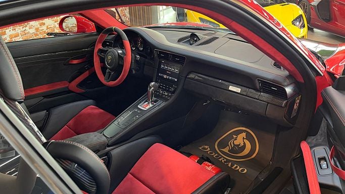 Новый Porsche 911 GT2 991, 3.8 л, 2019 в Дубае от Dourado Luxury Car Красный цвет. GCC | AUTO.AE