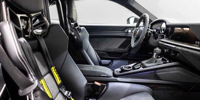 Porsche 911 GT3 Weissach Package 992 Рестайлинг, 2024 купе  класса в Дубае от Zedix Car Rental dubai серый цвет | AUTO.AE