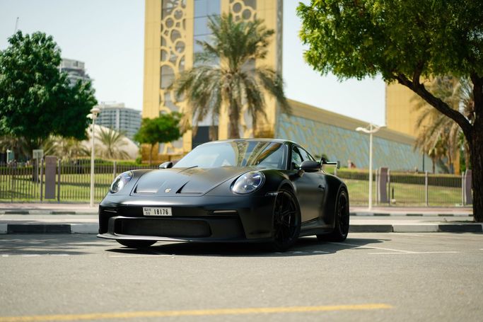 Porsche 911 GT3 Weissach Package 992 Рестайлинг, 2025 купе спорт класса в Дубае от DELTA RENTALS черный цвет | AUTO.AE