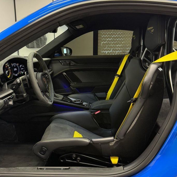 Подержанный Porsche 911 GT3 Weissach Package 992 Рестайлинг, 4.0 л, 2024 в Дубае от AAA Motors Синий цвет. GCC | AUTO.AE