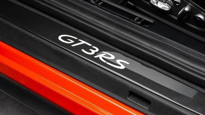 Подержанный Porsche 911 GT3 RS 991, 4.0 л, 2016 в Дубае от Al Ain Class Motors Оранжевый цвет. GCC | AUTO.AE