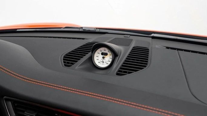 Подержанный Porsche 911 GT3 RS 991, 4.0 л, 2016 в Дубае от Al Ain Class Motors Оранжевый цвет. GCC | AUTO.AE