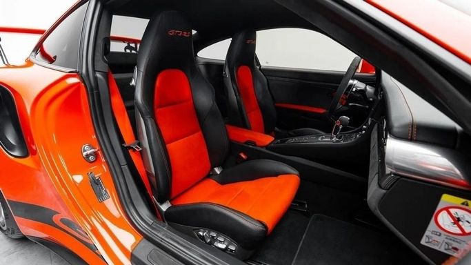 Подержанный Porsche 911 GT3 RS 991, 4.0 л, 2016 в Дубае от Al Ain Class Motors Оранжевый цвет. GCC | AUTO.AE