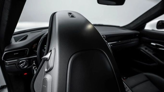 Подержанный Porsche 911 GT3 Touring 991 Рестайлинг, 4.0 л, 2018 в Дубае от Al Ain Class Motors Белый цвет. GCC | AUTO.AE