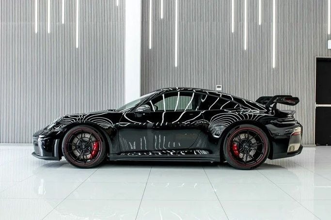 Новый Porsche 911 GT3 Weissach Package 992 Рестайлинг, 4.0 л, 2025 в Дубае от Maestro Motors Черный цвет. Европейская | AUTO.AE
