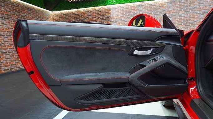 Подержанный Porsche 911 GT3 RS 991 Рестайлинг, 4.0 л, 2019 в Дубае от Dourado Luxury Car Красный цвет. GCC | AUTO.AE