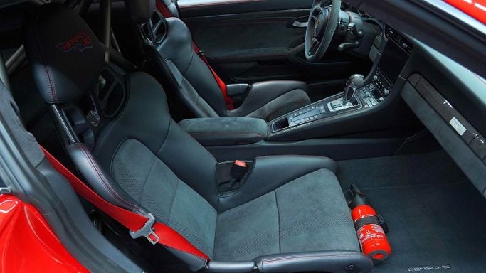 Подержанный Porsche 911 GT3 RS 991 Рестайлинг, 4.0 л, 2019 в Дубае от Dourado Luxury Car Красный цвет. GCC | AUTO.AE