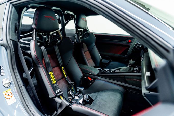 Новый Porsche 911 GT3 Weissach Package 992 Рестайлинг, 4.0 л, 2025 в Дубае от PUPIL OF FATE MOTORS Серый цвет. Европейская | AUTO.AE