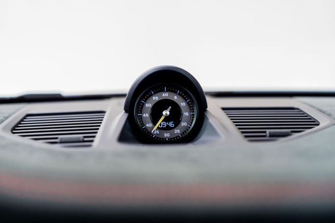 Новый Porsche 911 GT3 Weissach Package 992 Рестайлинг, 4.0 л, 2025 в Дубае от PUPIL OF FATE MOTORS Серый цвет. Европейская | AUTO.AE