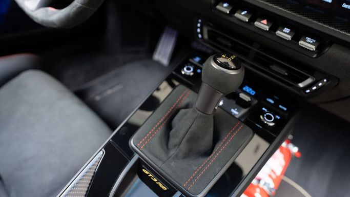 Подержанный Porsche 911 GT3 RS 992, 4.0 л, 2025 в Дубае от Automobili Motors Серебристый цвет. Европейская | AUTO.AE