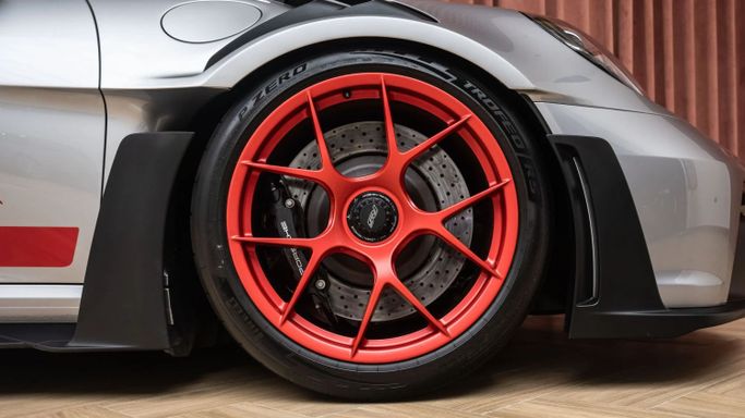 Подержанный Porsche 911 GT3 RS 992, 4.0 л, 2025 в Дубае от Automobili Motors Серебристый цвет. Европейская | AUTO.AE