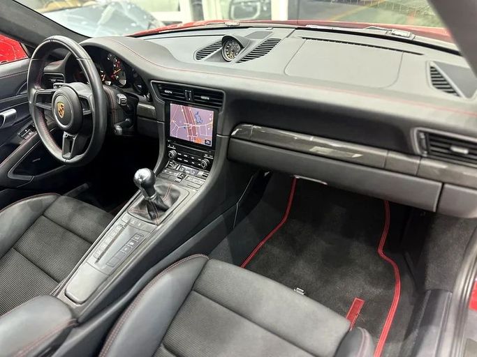 Подержанный Porsche 911 GT3 Touring 991 Рестайлинг, 4.0 л, 2018 в Дубае от GTS Motors Красный цвет. GCC | AUTO.AE