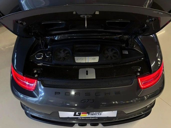 Подержанный Porsche 911 GT3 991, 3.8 л, 2015 в Дубае от GE Motors Серый цвет. GCC | AUTO.AE