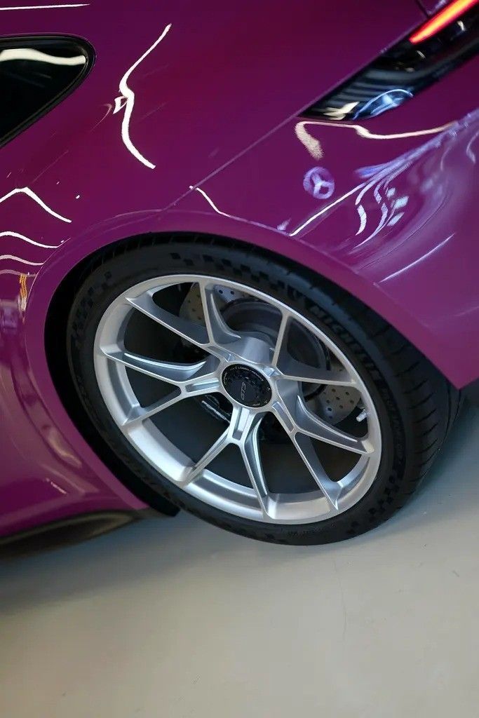 Подержанный Porsche 911 GT3 992, 4.0 л, 2023 в Дубае от GE Motors Розовый цвет. GCC | AUTO.AE