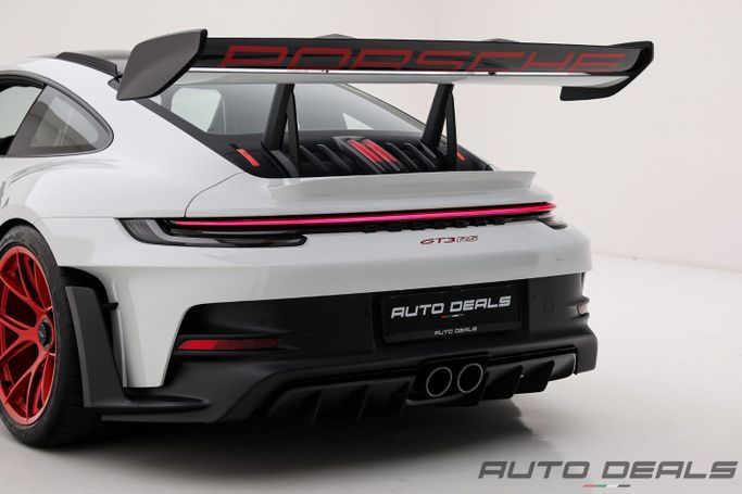 Подержанный Porsche 911 GT3 RS 992, 4.0 л, 2023 в Дубае от AUTO DEALS Белый цвет.  | AUTO.AE