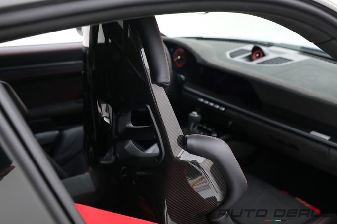 Подержанный Porsche 911 GT3 RS 992, 4.0 л, 2023 в Дубае от AUTO DEALS Белый цвет.  | AUTO.AE