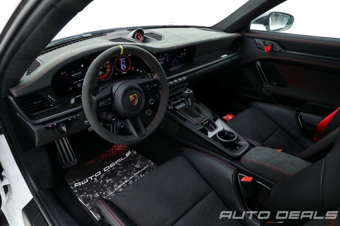Подержанный Porsche 911 GT3 RS 992, 4.0 л, 2023 в Дубае от AUTO DEALS Белый цвет.  | AUTO.AE