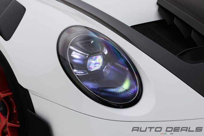 Подержанный Porsche 911 GT3 RS 992, 4.0 л, 2023 в Дубае от AUTO DEALS Белый цвет.  | AUTO.AE