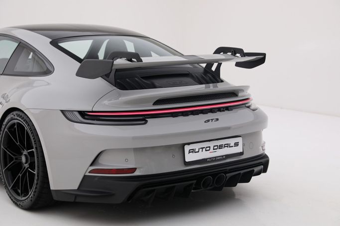 Подержанный Porsche 911 GT3 992, 4.0 л, 2022 в Дубае от AUTO DEALS Серый цвет. GCC | AUTO.AE