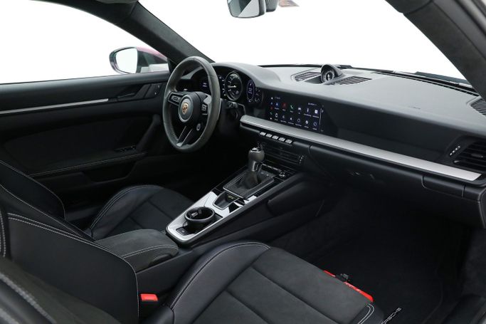 Подержанный Porsche 911 GT3 992, 4.0 л, 2022 в Дубае от AUTO DEALS Серый цвет. GCC | AUTO.AE