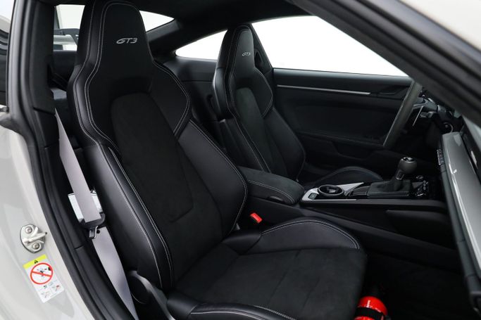 Подержанный Porsche 911 GT3 992, 4.0 л, 2022 в Дубае от AUTO DEALS Серый цвет. GCC | AUTO.AE