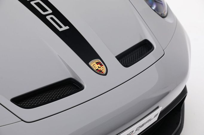 Подержанный Porsche 911 GT3 992, 4.0 л, 2022 в Дубае от AUTO DEALS Серый цвет. GCC | AUTO.AE