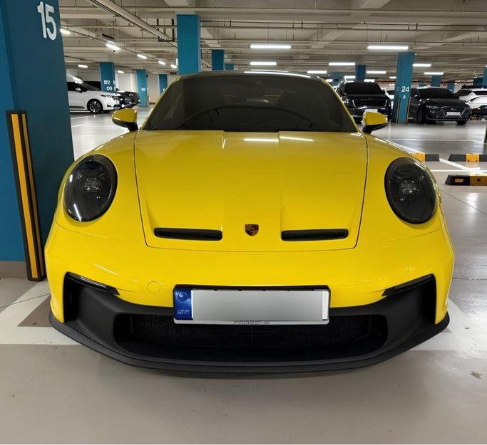 Подержанный Porsche 911 GT3 992, 4.0 л, 2022 в Дубае от Fair Import Желтый цвет. Корейская | AUTO.AE