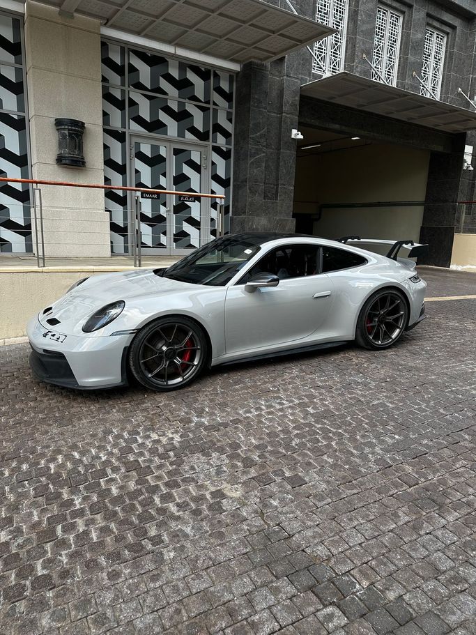 مستعملة Porsche 911 GT3 992, 4.0 l, 2022 في في دبي، اللون رمادي. مواصفات الخليج | AUTO.AE | إعلان #250433