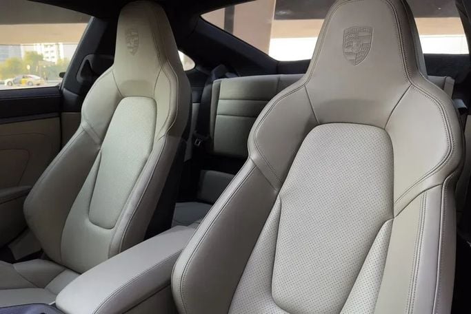 Porsche 911 Carrera S VIII (992), 2022 купе спорт класса в Дубае от Alligator Car Rental голубой цвет | AUTO.AE