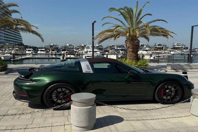 Porsche 911 4 GTS VIII (992), 2026 тарга targa спорт класса в Дубае от King Way Car Rental зеленый цвет | AUTO.AE