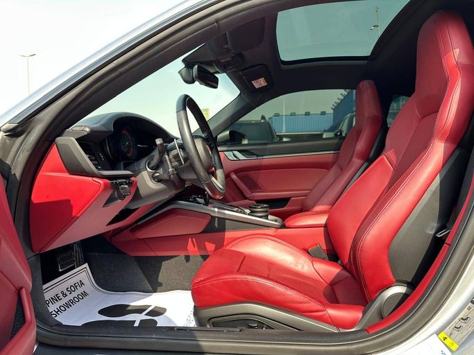 Used Porsche 911 Carrera VIII (992), 3.0 l, 2021 in Dubai by Philippine Used Cars Showroom, Silver color. GCC Specs | AUTO.AE